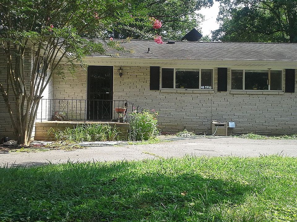 2nd image of 146 Lakeview Cir