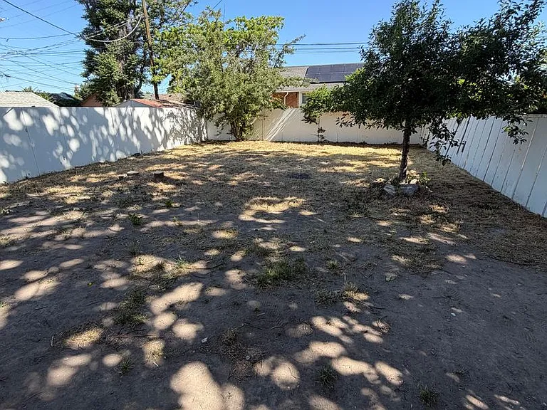 625 E Wilmington Ave — Photo 32