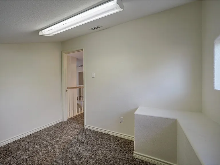 1343 Bayview Dr — Photo 32