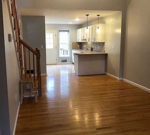 3rd image of 287 Pinebrook Dr