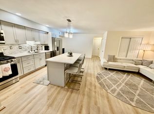 7537 Spring Lake Dr APT C2, Bethesda, MD 20817
