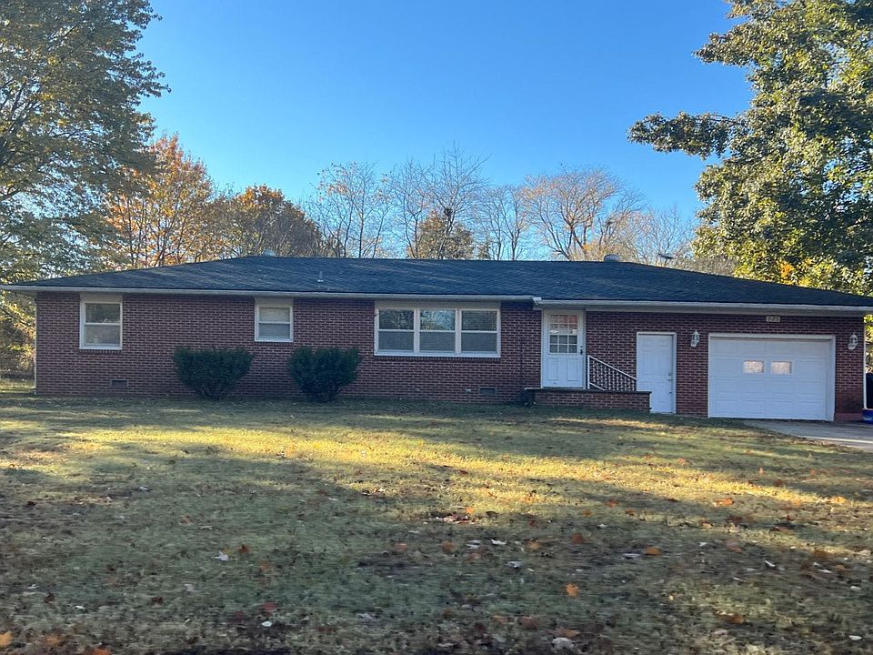 1st image of 925 S Rosewood Dr