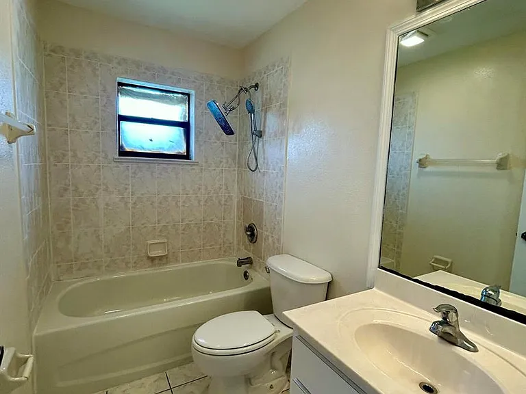 328 W Sugarland Cir — Photo 9