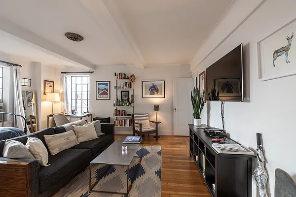 Rented by Owner | media 9