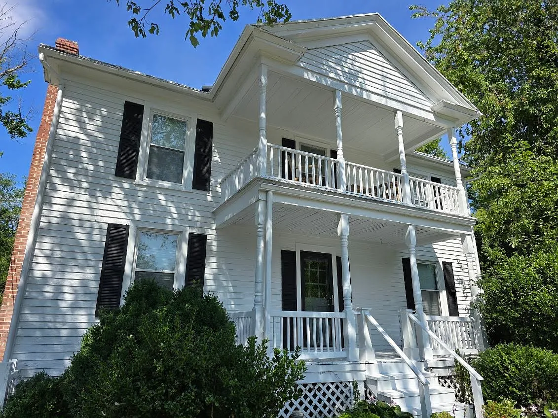 4 bed, 1777 sqft, $2,360 — Photo 2