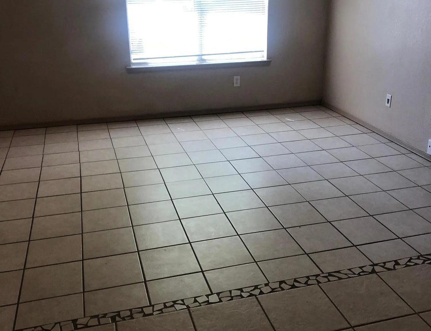 3 bed, 2.0 bath, 1093 sqft, $1,300 — Photo 3