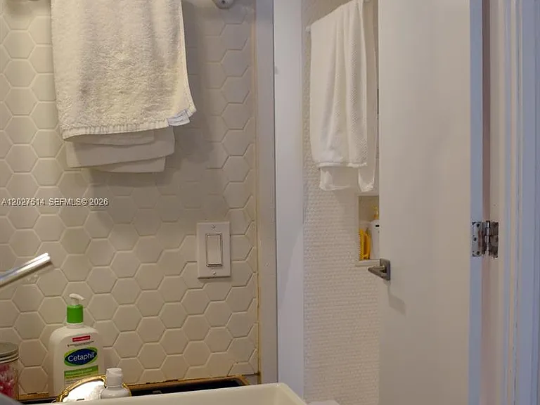 600 NE 36th St #1711 — Photo 26