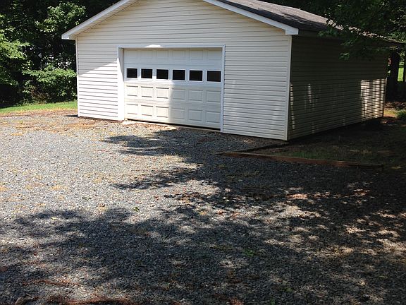 Det 2 car garage/shop wired