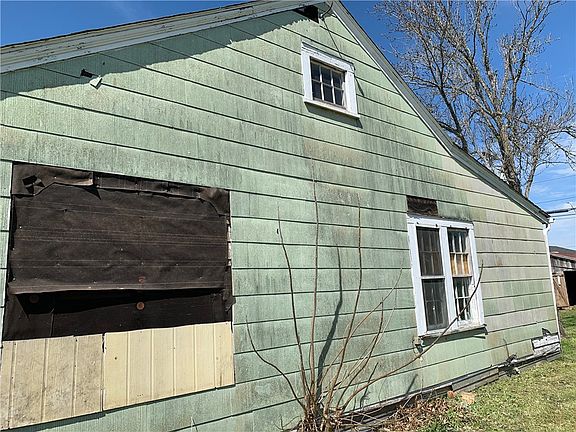 4th image of 555 W Hempstead St