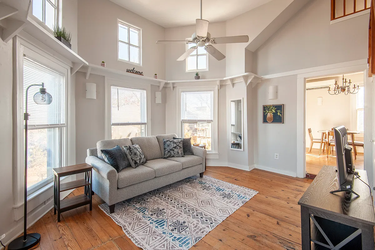 1 bed, 1000 sqft, $1,995 — Photo 1