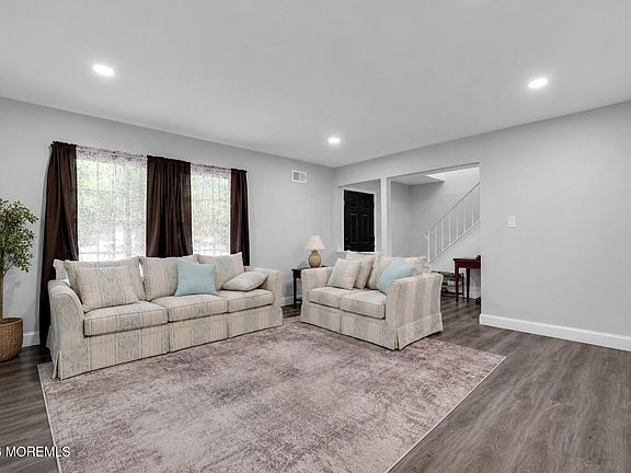 3rd image of 3 Riverwood Court