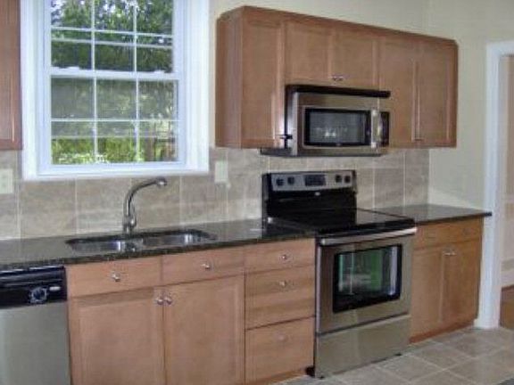 5th image of 115 Kenilworth Ave