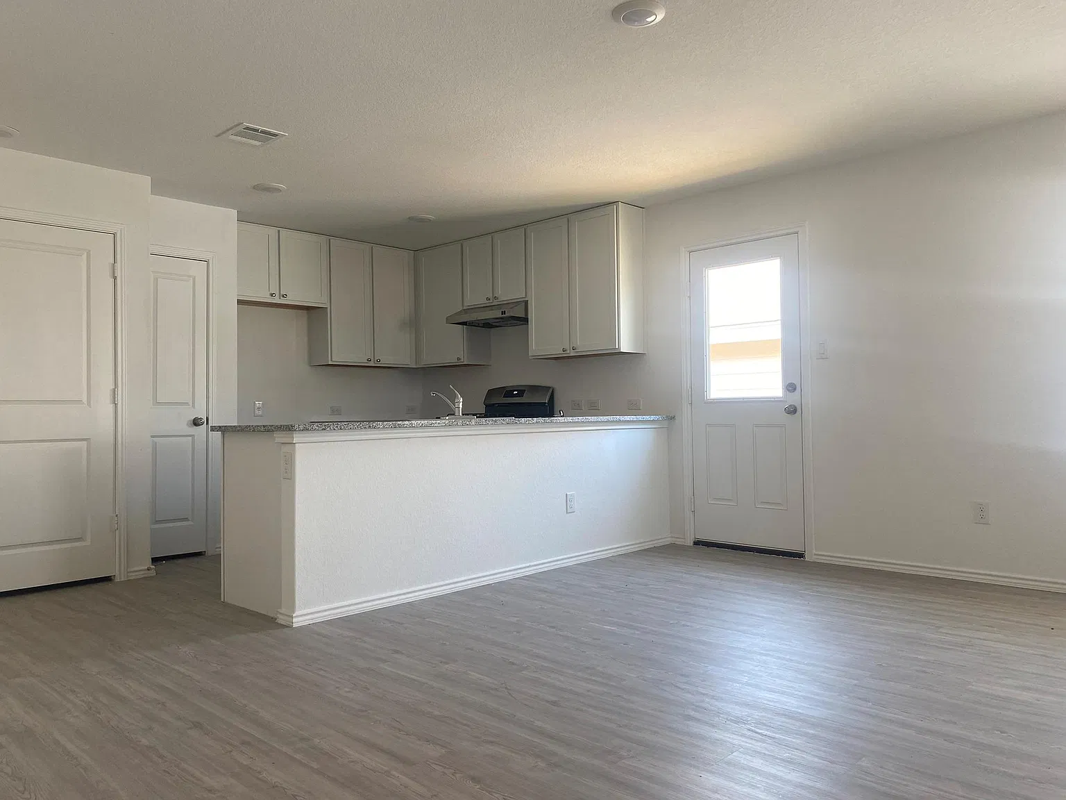 3 bed, 2.0 bath, 1276 sqft, $1,550 — Photo 4