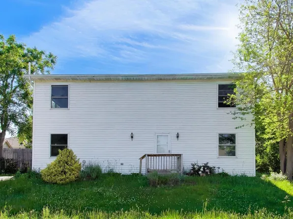 26371 N Diamond Lake Rd, Mundelein, IL 60060
