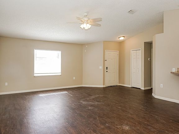 4th image of 3164 N Covington Dr