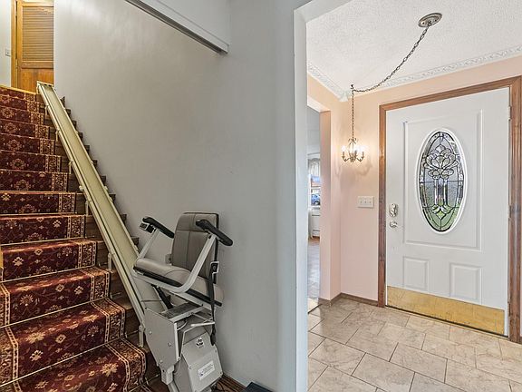 2nd image of 1707 Woodview Dr