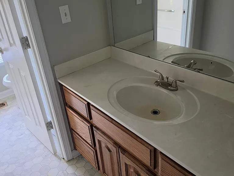 385 Louise Ln — Photo 9