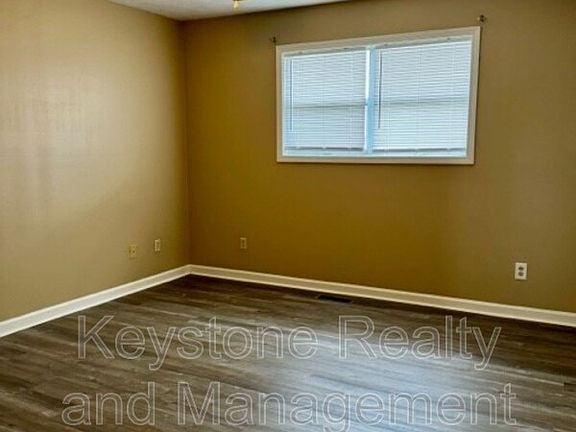 3rd image of 306-906 Thompsonville Ln