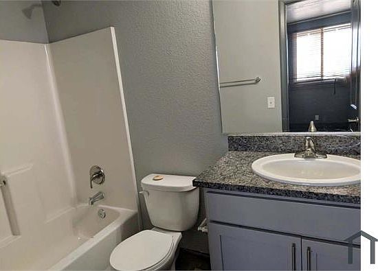 4th image of 223 N 9th St APT 201