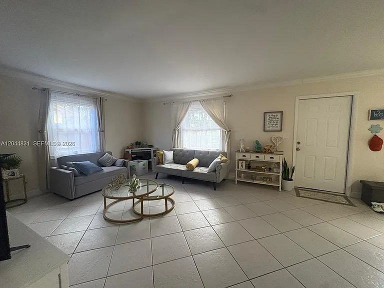 4402 NW 5th Ave — Photo 3