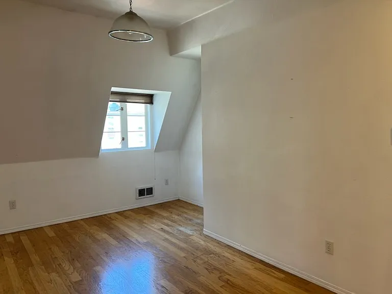 3275 Fuhrman Ave E #202 — Photo 6