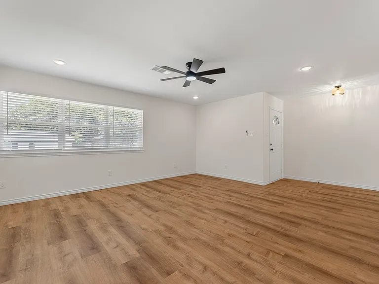 7508 Deaver Dr — Photo 23