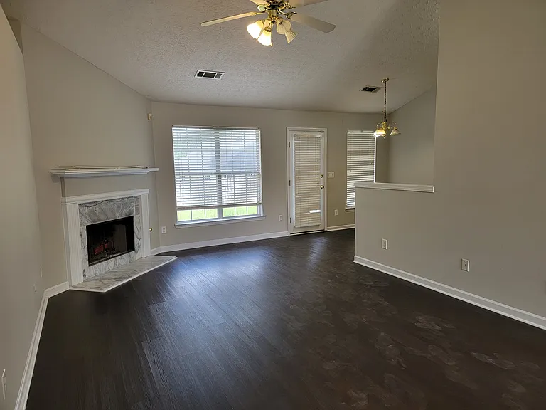 2379 Hillvale Cir — Photo 3