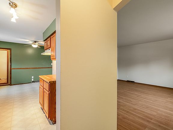 9017 16th Ave Kenosha WI 53143-large-006