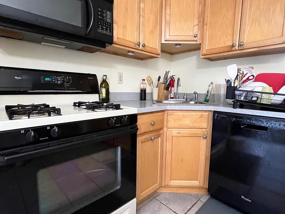 2nd image of 1 Tompkins Pl