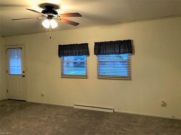 4th image of 900 Oak St