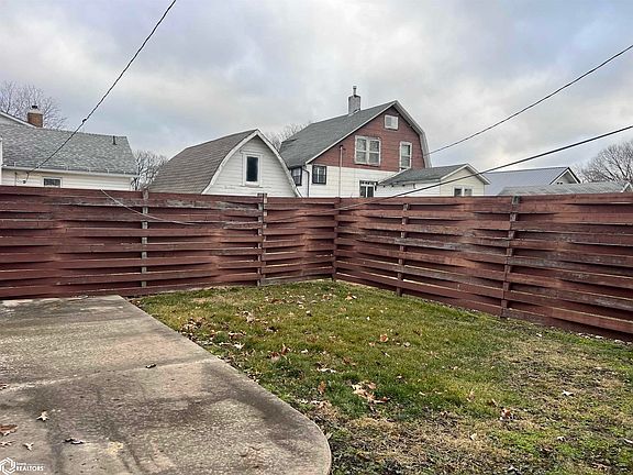 5th image of 304 E Oak St