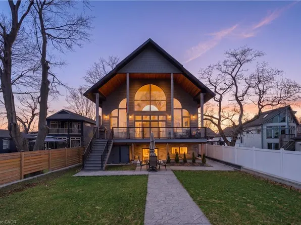 207 Beach Blvd, Hamilton, ON L8H 6V8
