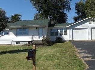 612 W Tyler St, Mc Leansboro, IL 62859