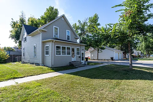 405 4th Ave N. Photo 1