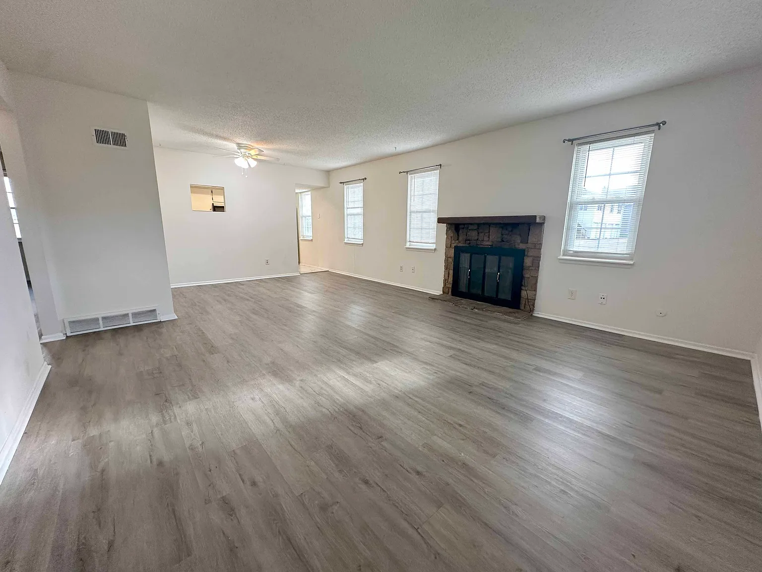 2 bed, 950 sqft, $1,390 — Photo 4