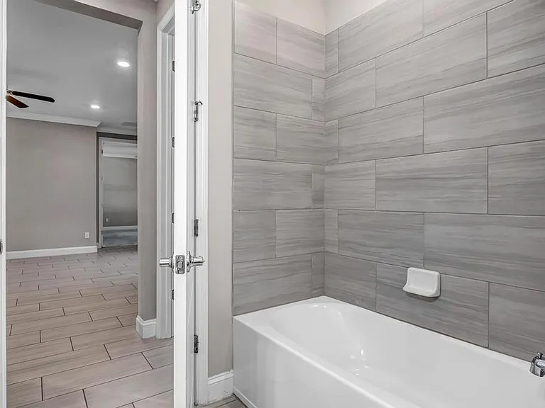 275 Renwick Pkwy — Photo 17