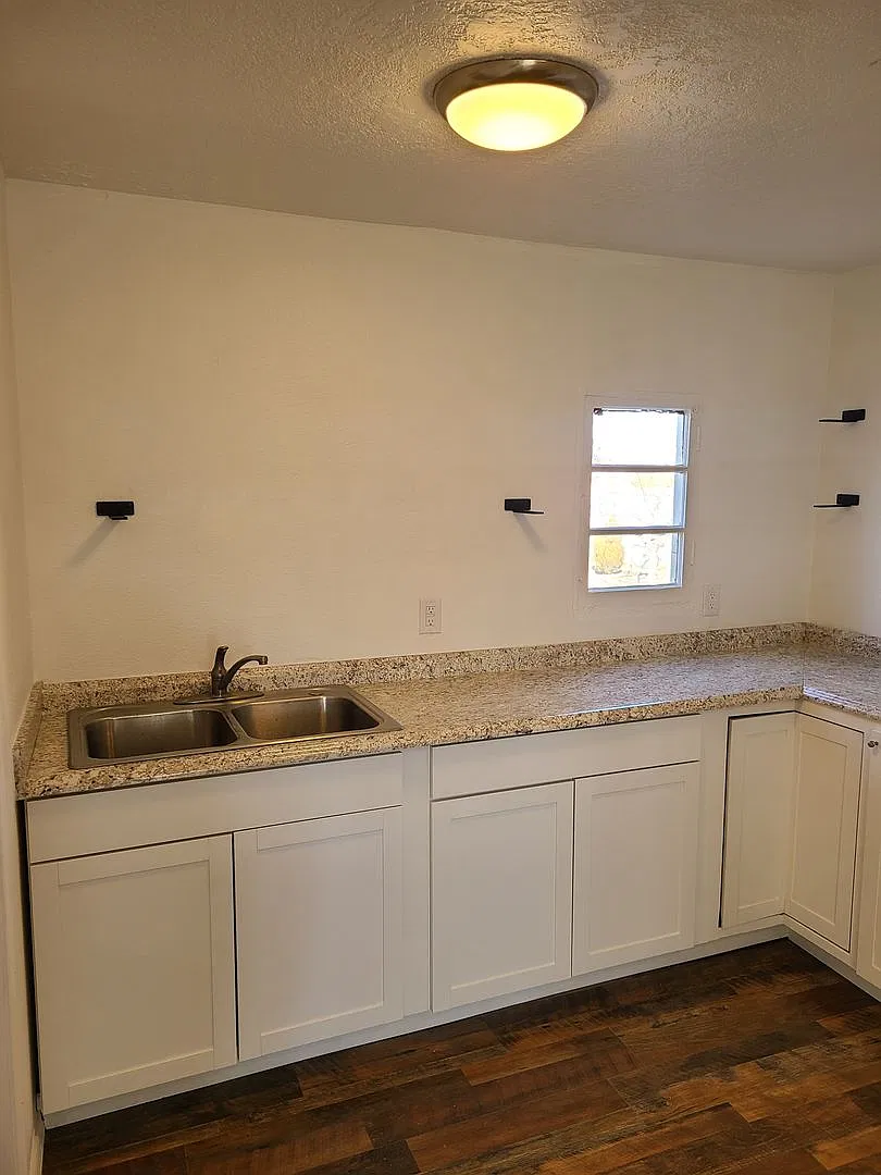 430 Towner ave NW — Photo 4
