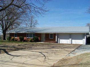 131 Ridgecrest Rd, Jackson, TN 38305