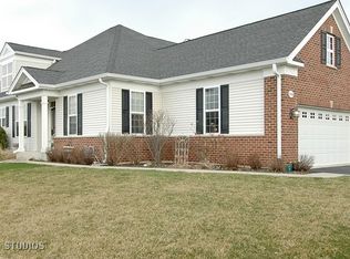 1004 Riviera Dr, Elgin, IL 60124