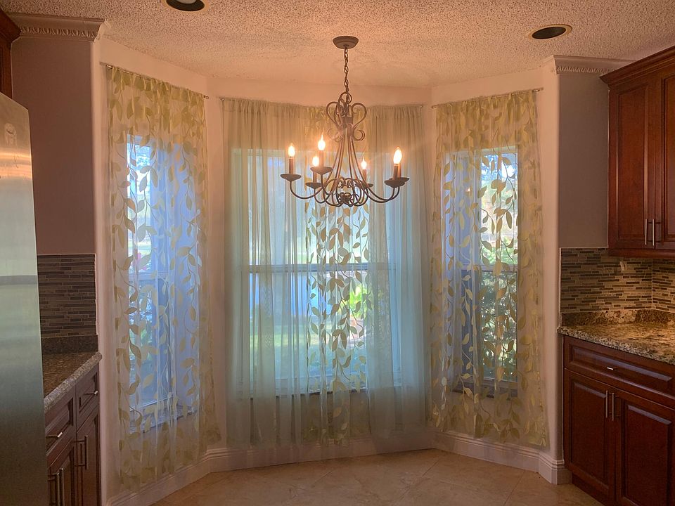 Small dining area in Kitchen