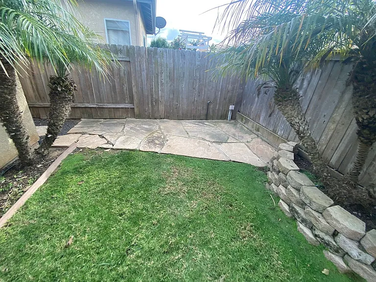 2527 Elliott St — Photo 12