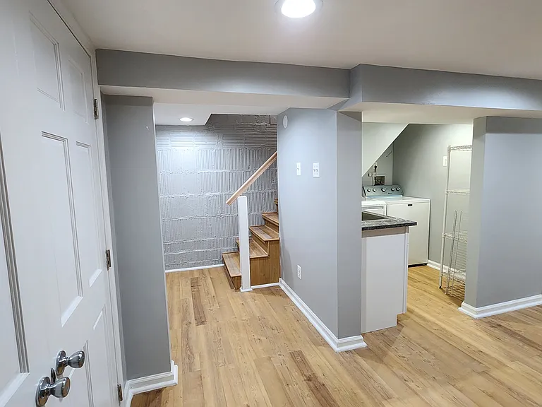 905 Kearny St NE — Photo 43