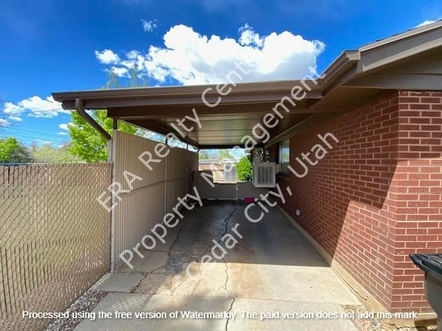 Move-In Discount! 3 Bedroom 2 Bath Single Family Home — Photo 3