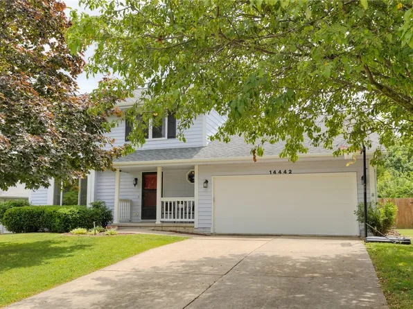 14442 Summit Dr, Clive, IA 50325
