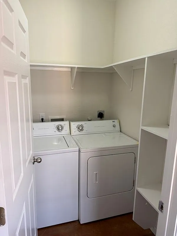 2 bed, 1.0 bath, 884 sqft, $1,350 — Photo 2