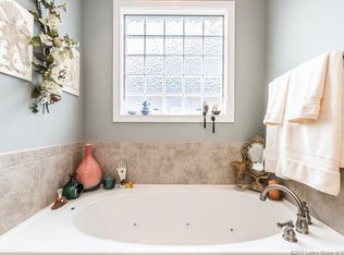 3608 Deville Dr, Floyds Knobs, IN 47119