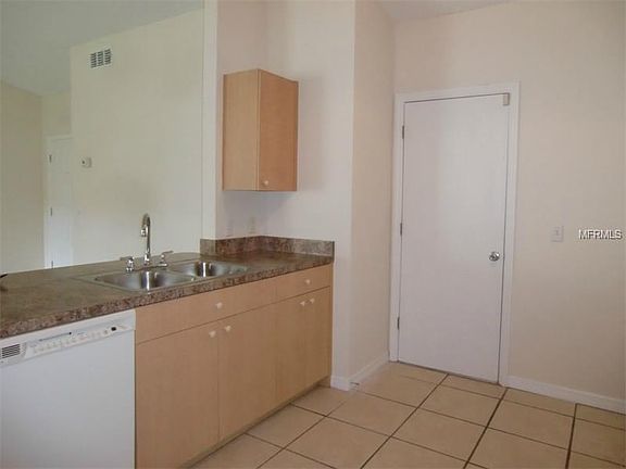 4th image of 3155 Yarmouth Ave