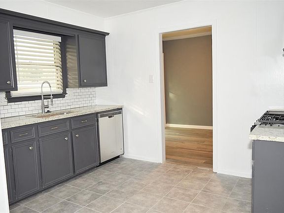4th image of 308 W Drane Ave