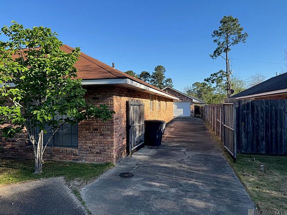 3rd image of 10525 Rondo Ave