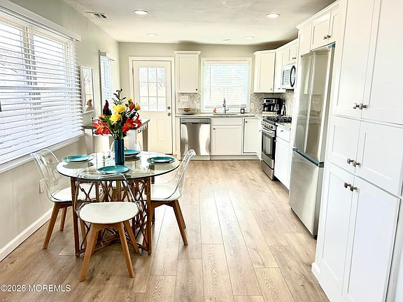 4th image of 104 Clearwater Drive